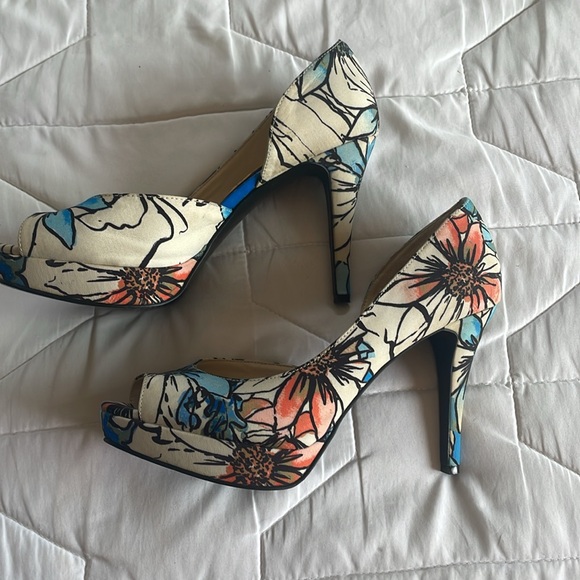 Nine West peep toe heels. - Picture 3 of 6